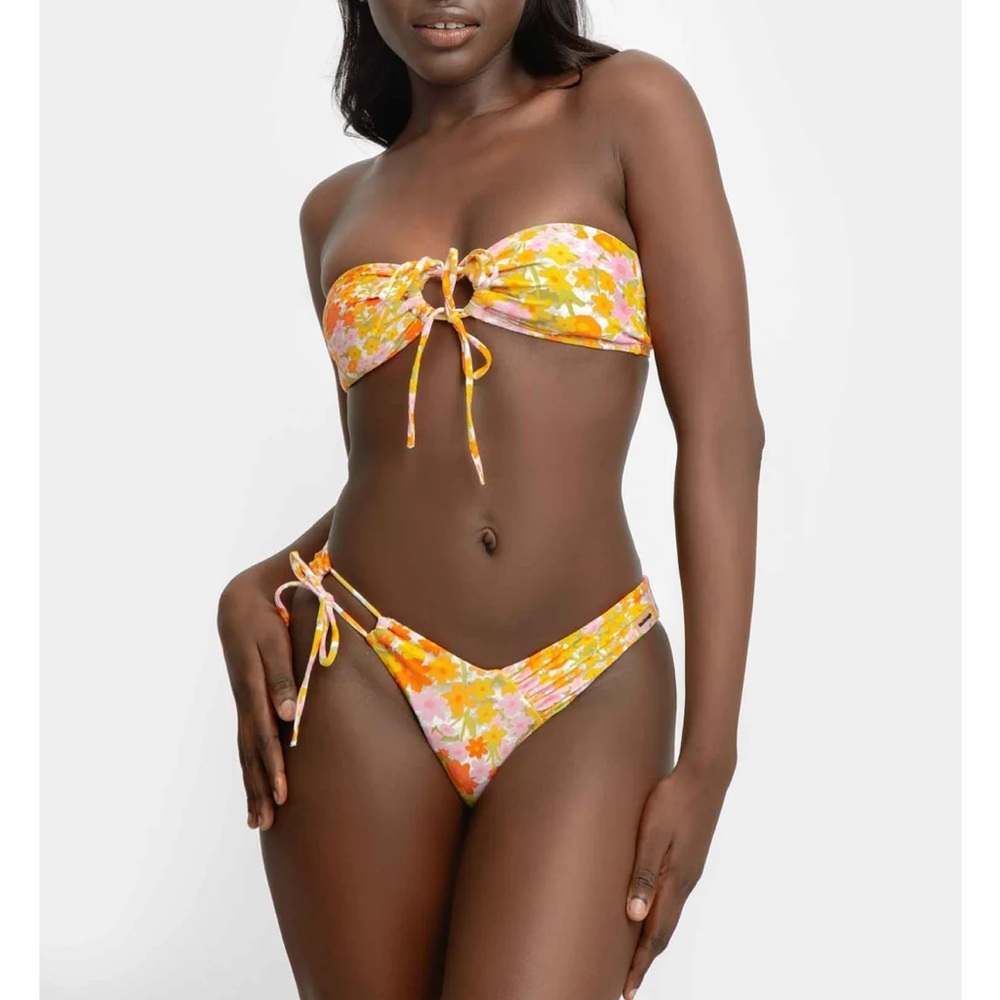 Black bough strapless swimsuit